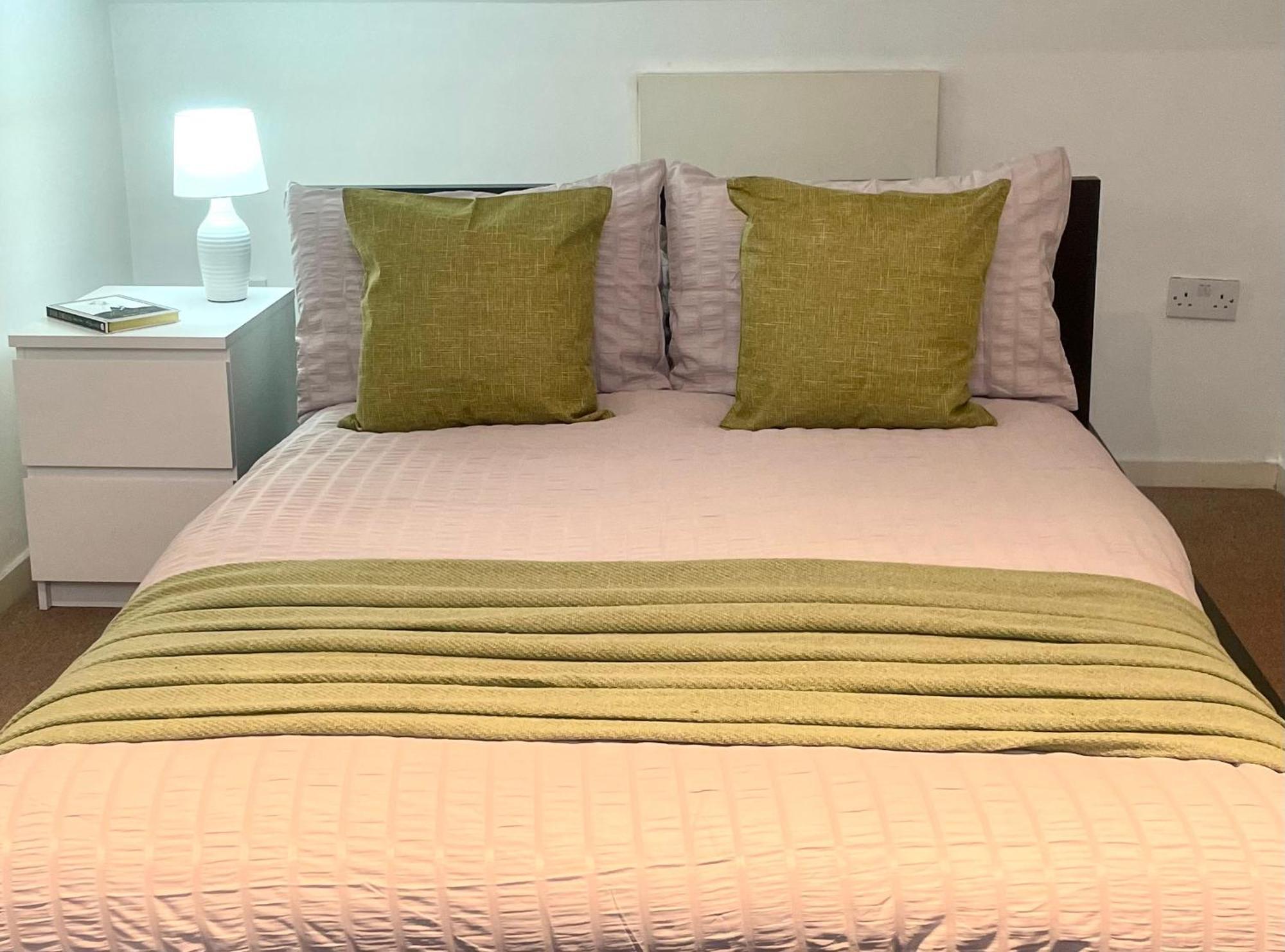 A Fantastic One Double Bedroom Flat Апартаменты *