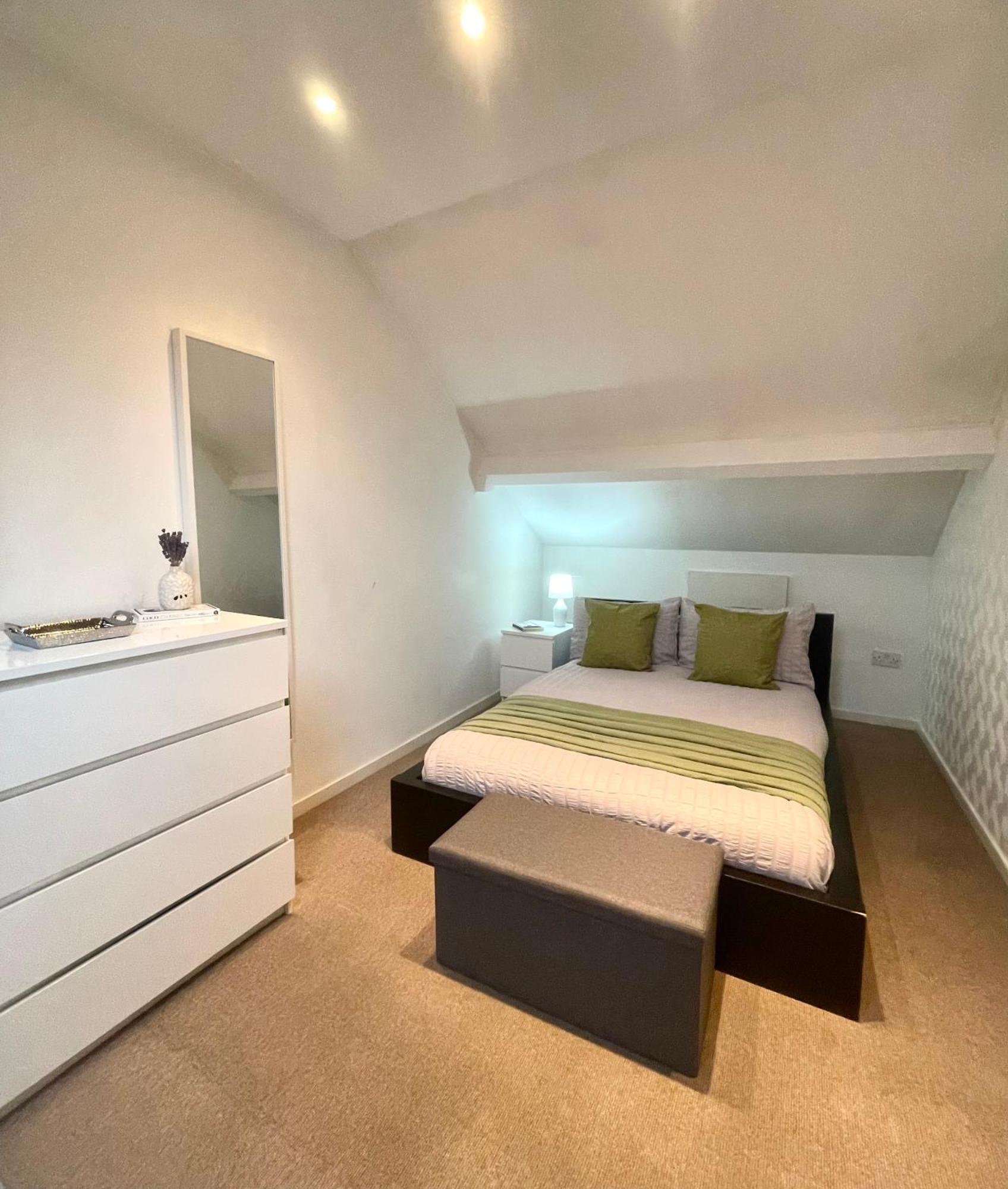 A Fantastic One Double Bedroom Flat Апартаменты *